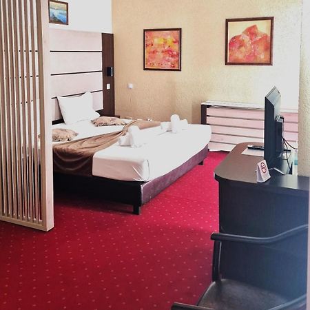Hotel Razvan Bukarest Exterior foto