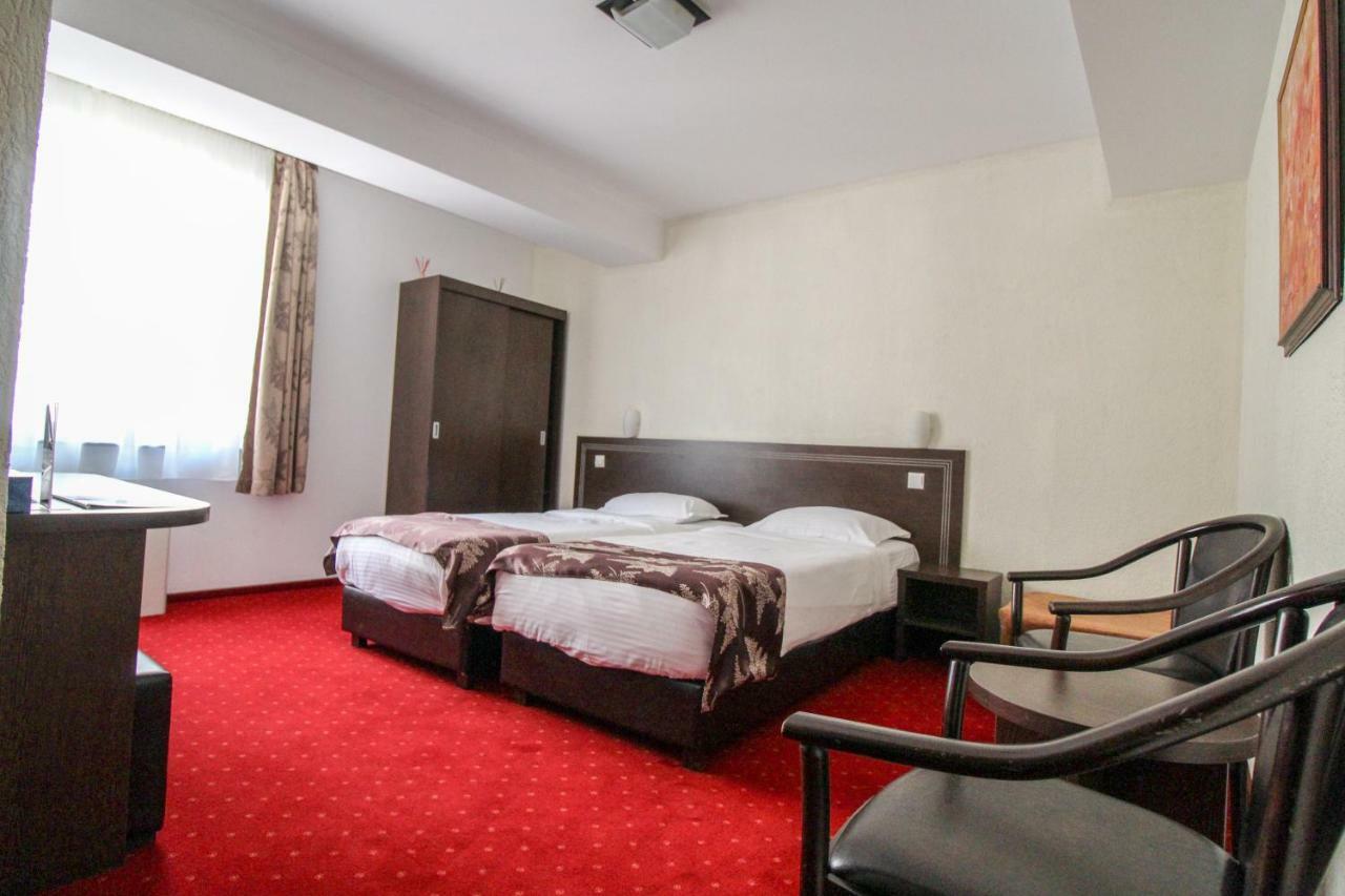Hotel Razvan Bukarest Exterior foto