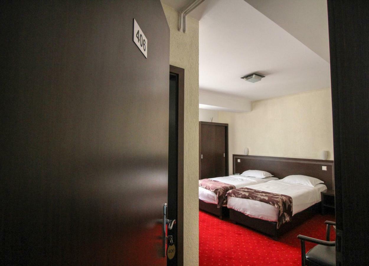 Hotel Razvan Bukarest Exterior foto