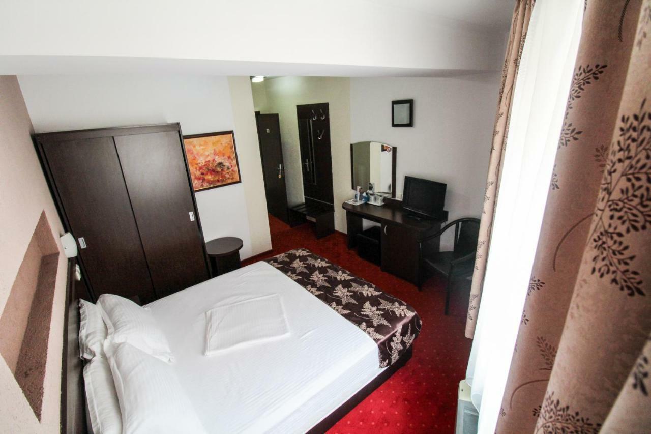 Hotel Razvan Bukarest Exterior foto