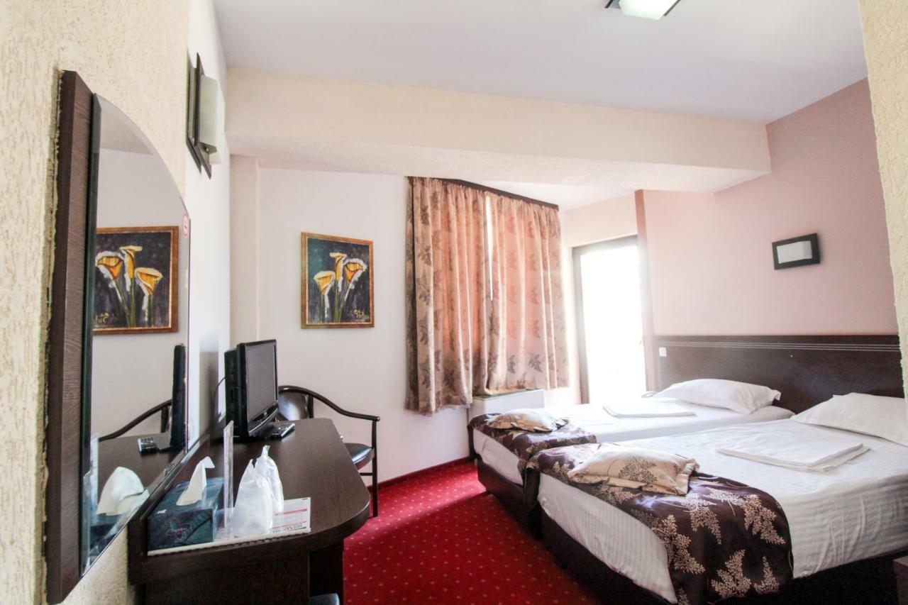 Hotel Razvan Bukarest Exterior foto