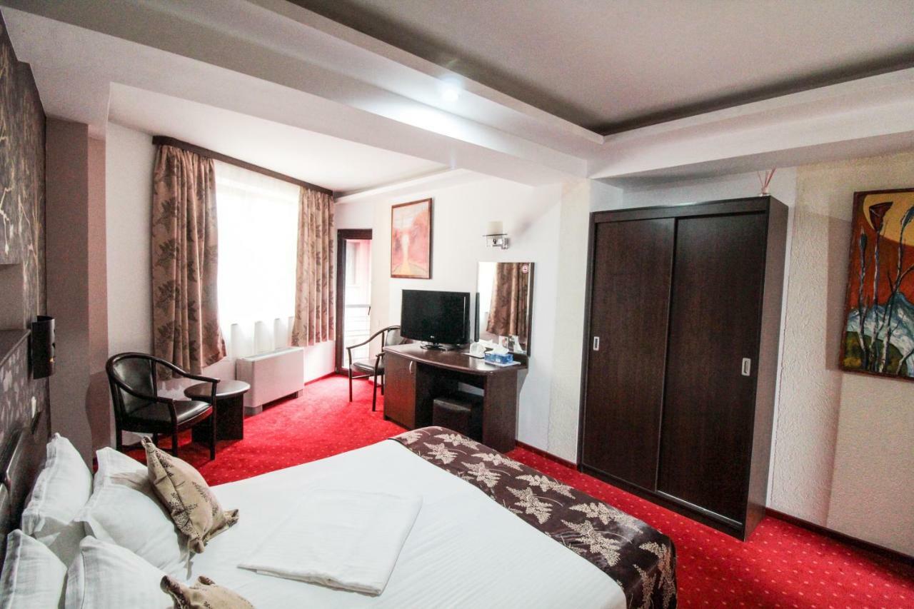 Hotel Razvan Bukarest Exterior foto
